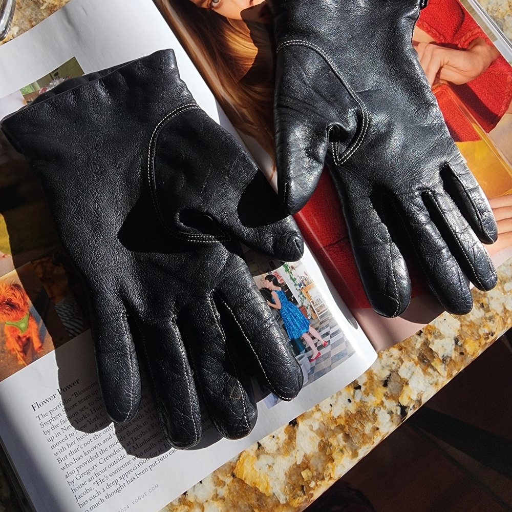 Coach Gloves~ Fits Size Large